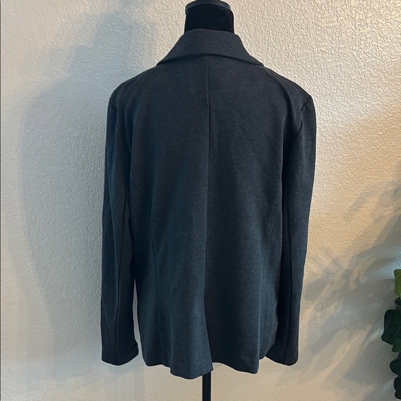 Bagatelle Collection Women's Double-Breasted Gray Blazer - Picture 6 of 9